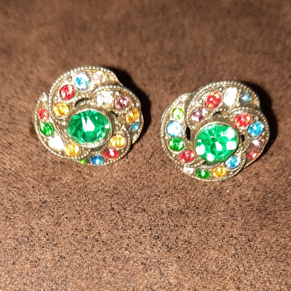 Vintage screwback Clip On rhinestone cluster earrings brass tone